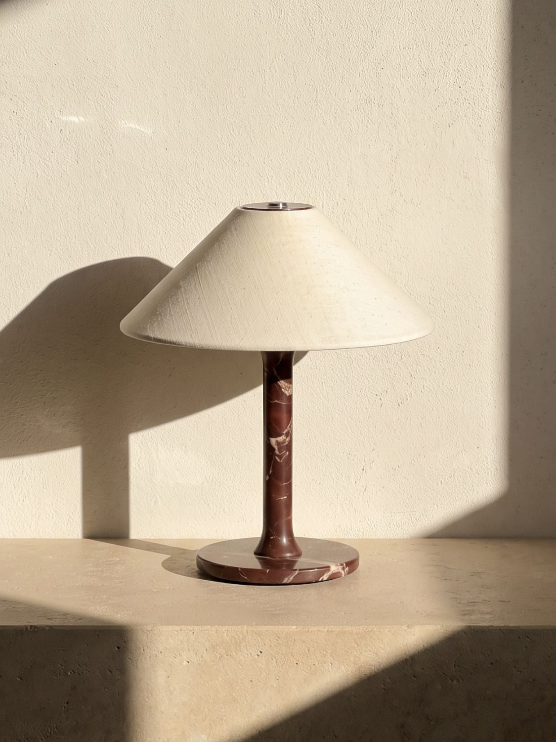 Das Original – Rossa Tragbare Lampe | Calacatta Viola & Leinen