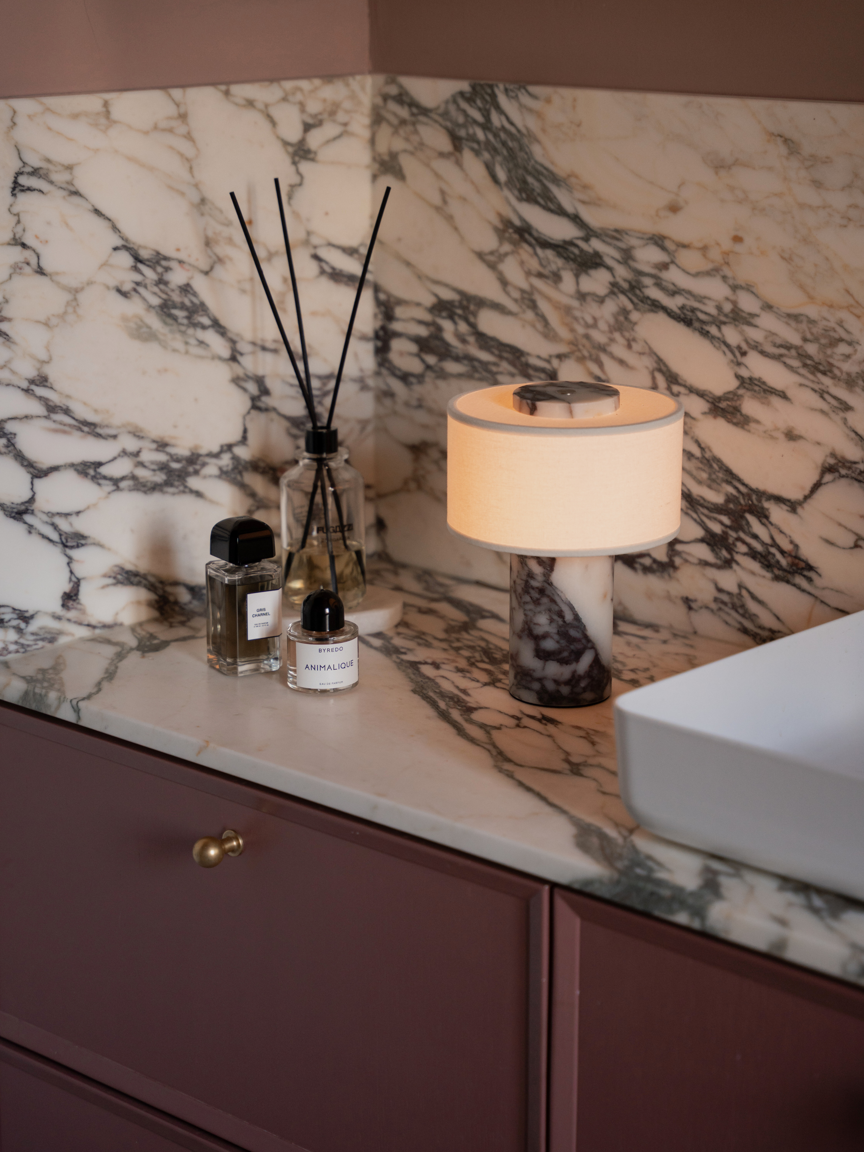 Auríe Portable Table Lamp - Calacatta Viola