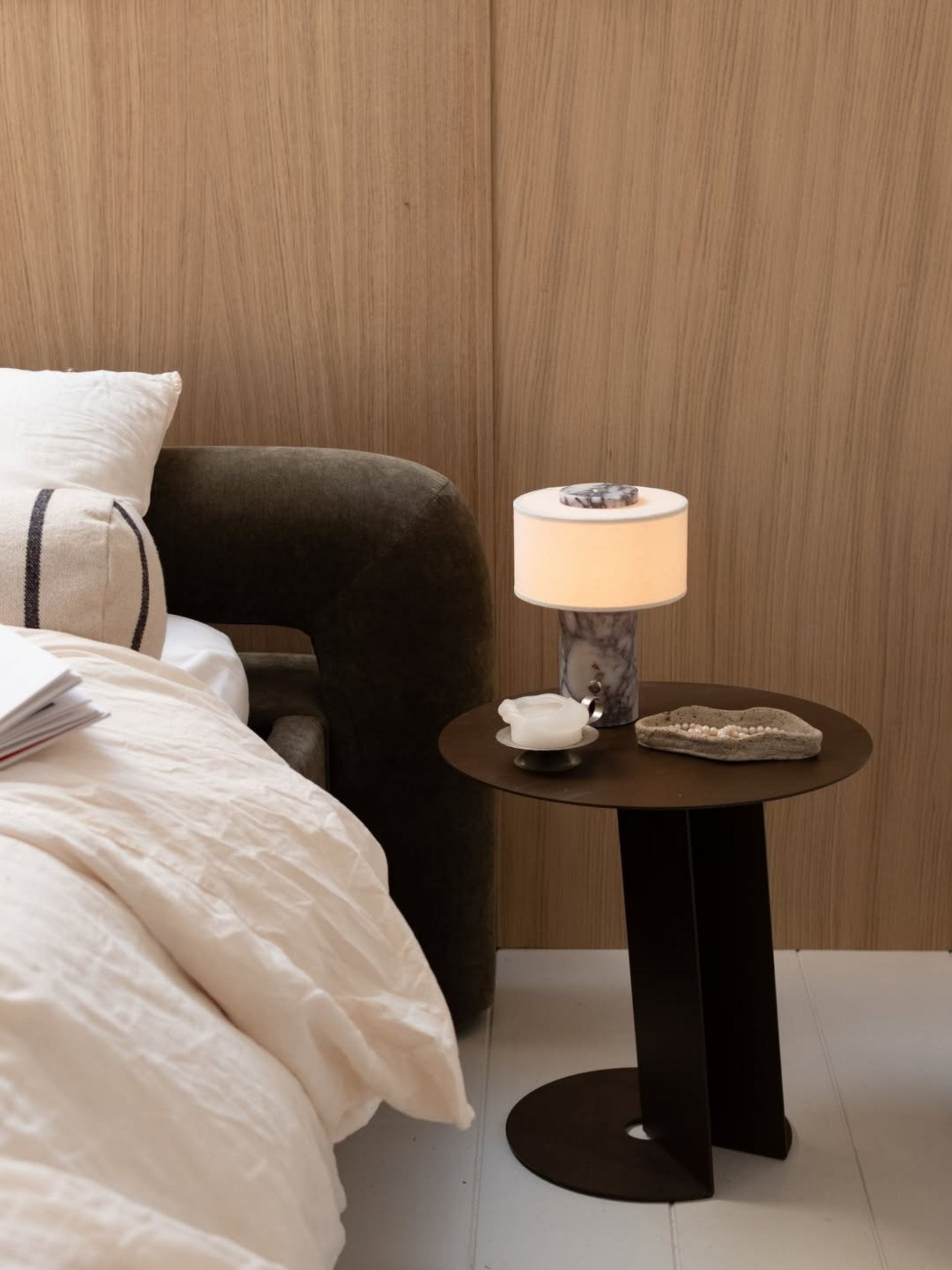 Auríe tragbare Lampe | Calacatta Viola Marmor und Leinen