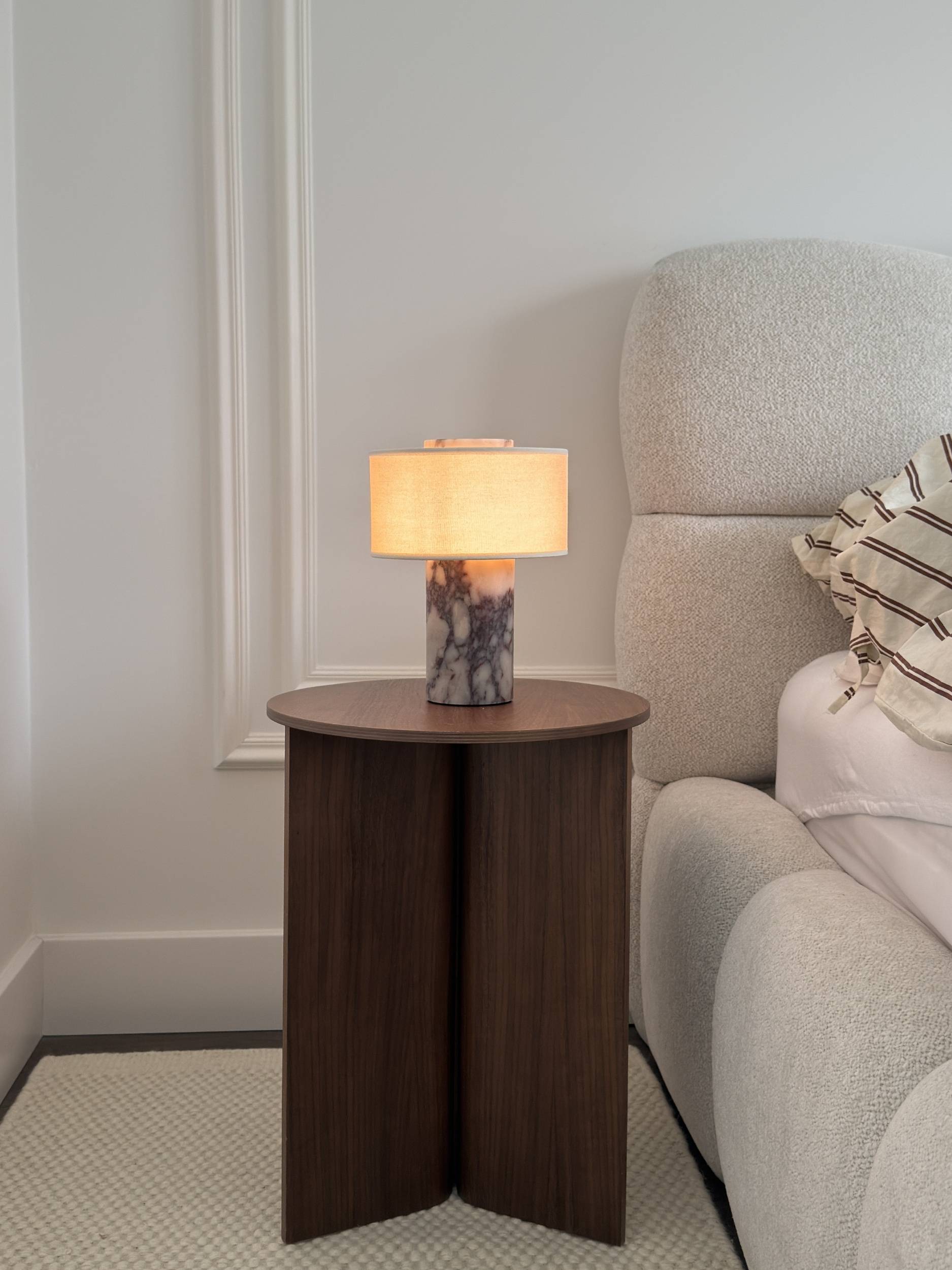 Auríe tragbare Lampe | Calacatta Viola Marmor und Leinen