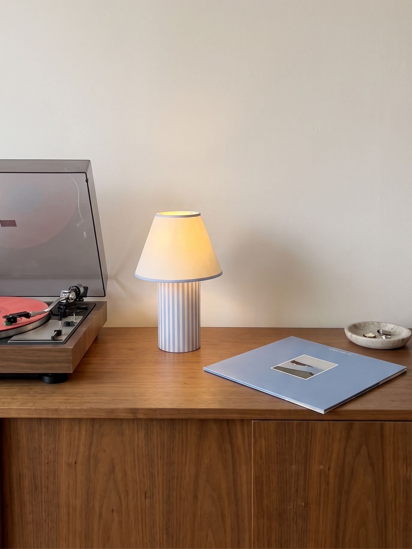Das Original – Rossa Tragbare Lampe | Calacatta Viola & Leinen