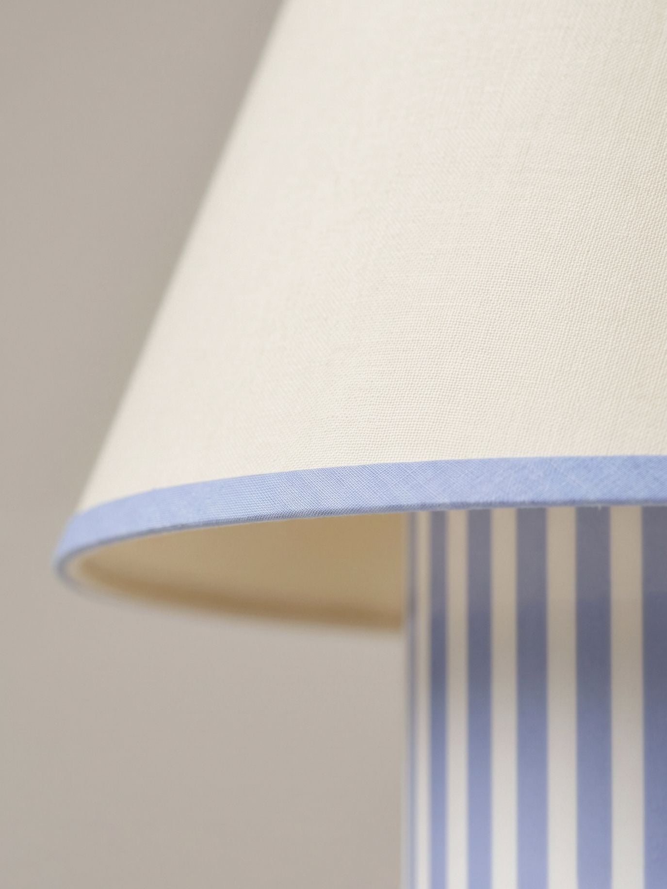 Das Original – Rossa Tragbare Lampe | Calacatta Viola & Leinen