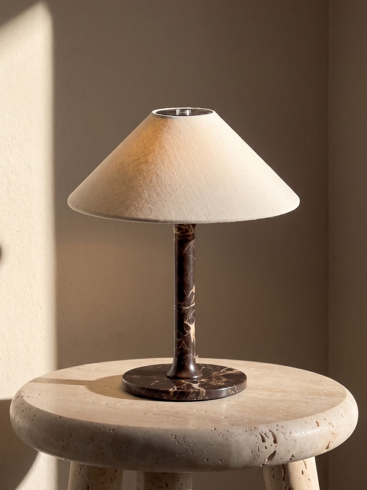 Das Original – Rossa Tragbare Lampe | Calacatta Viola & Leinen