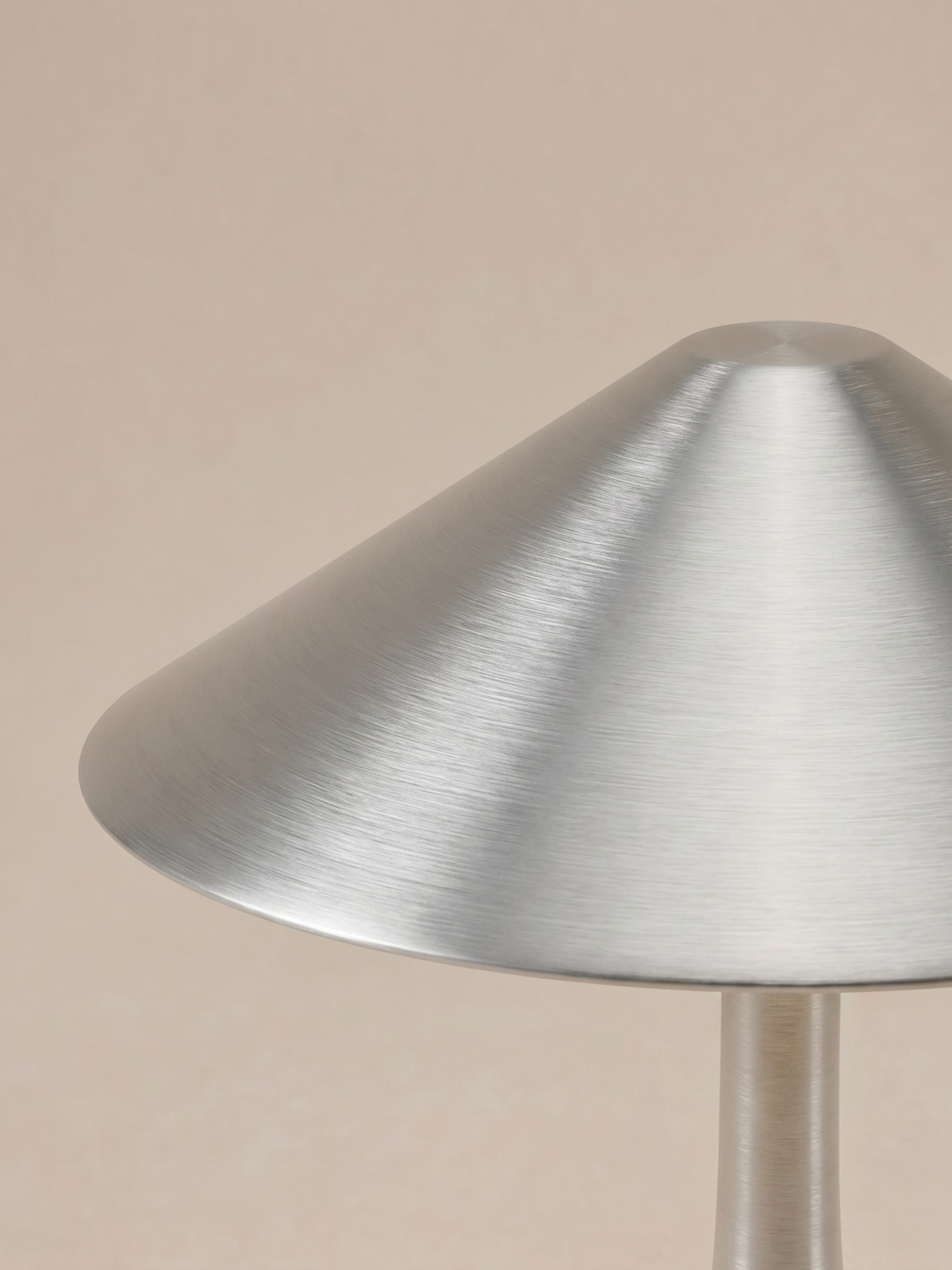 Nova Große tragbare Lampe | Stahl
