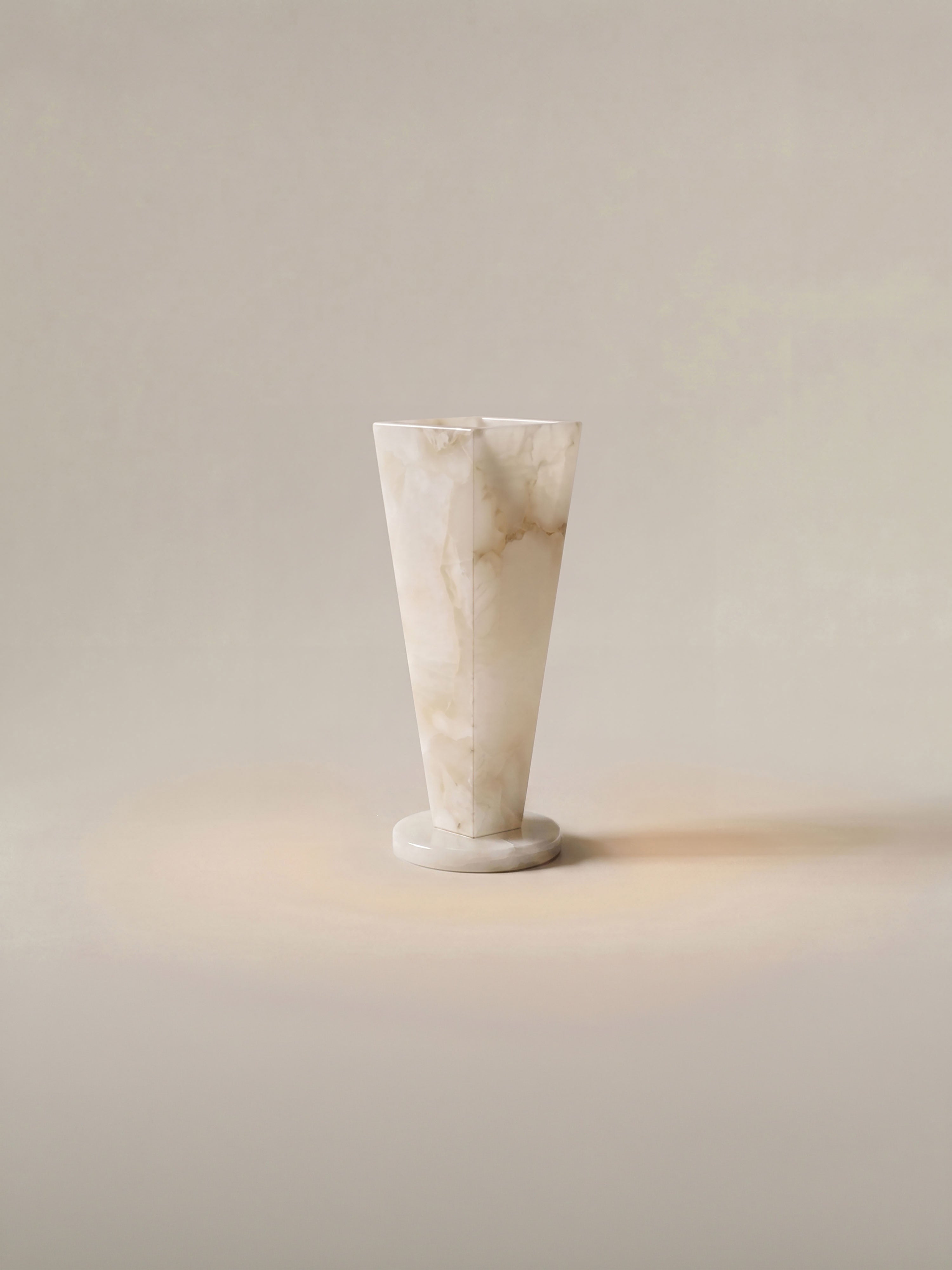 Die Elva Vase | Alabaster