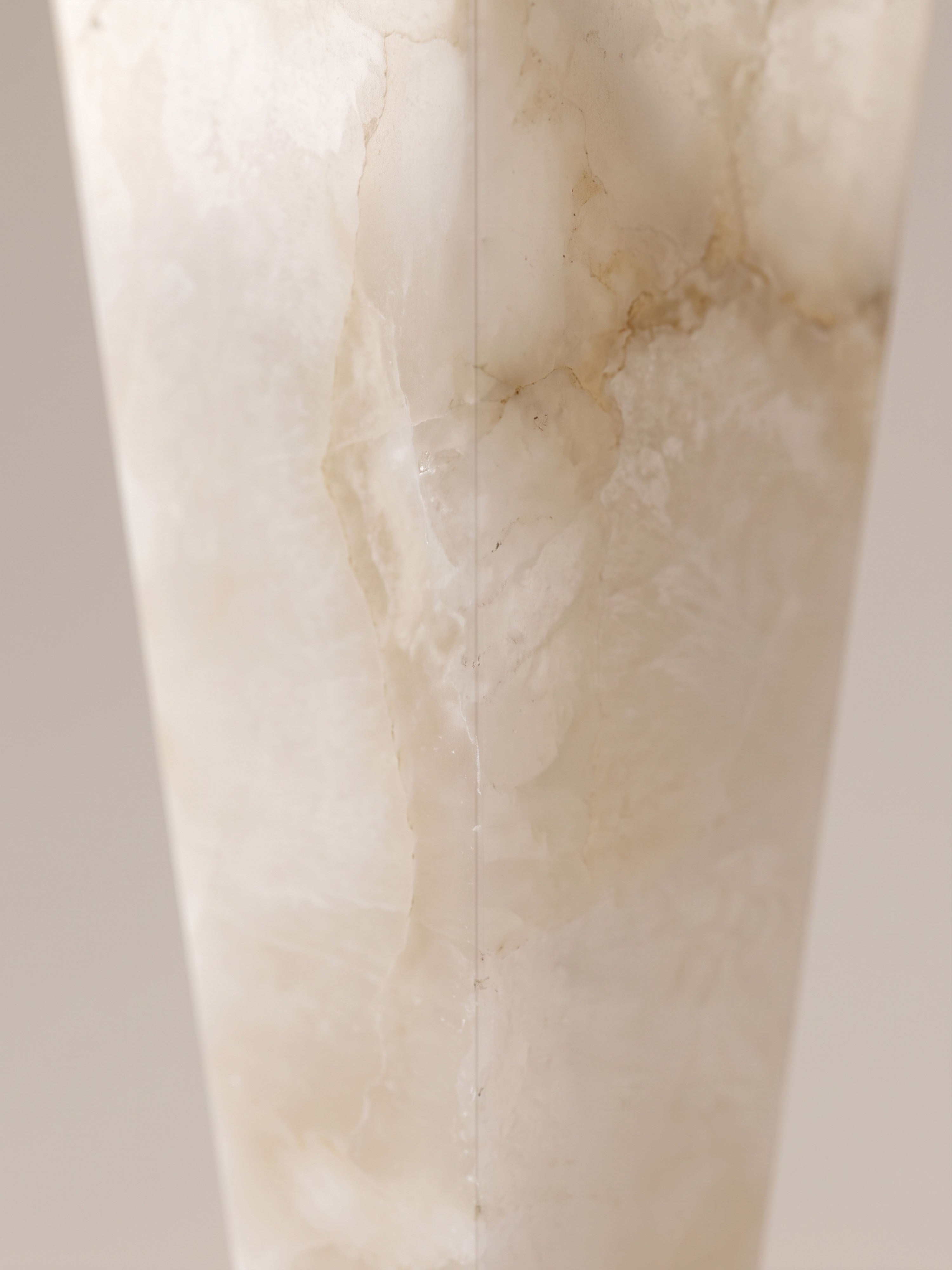 The Elva Vase | Alabaster