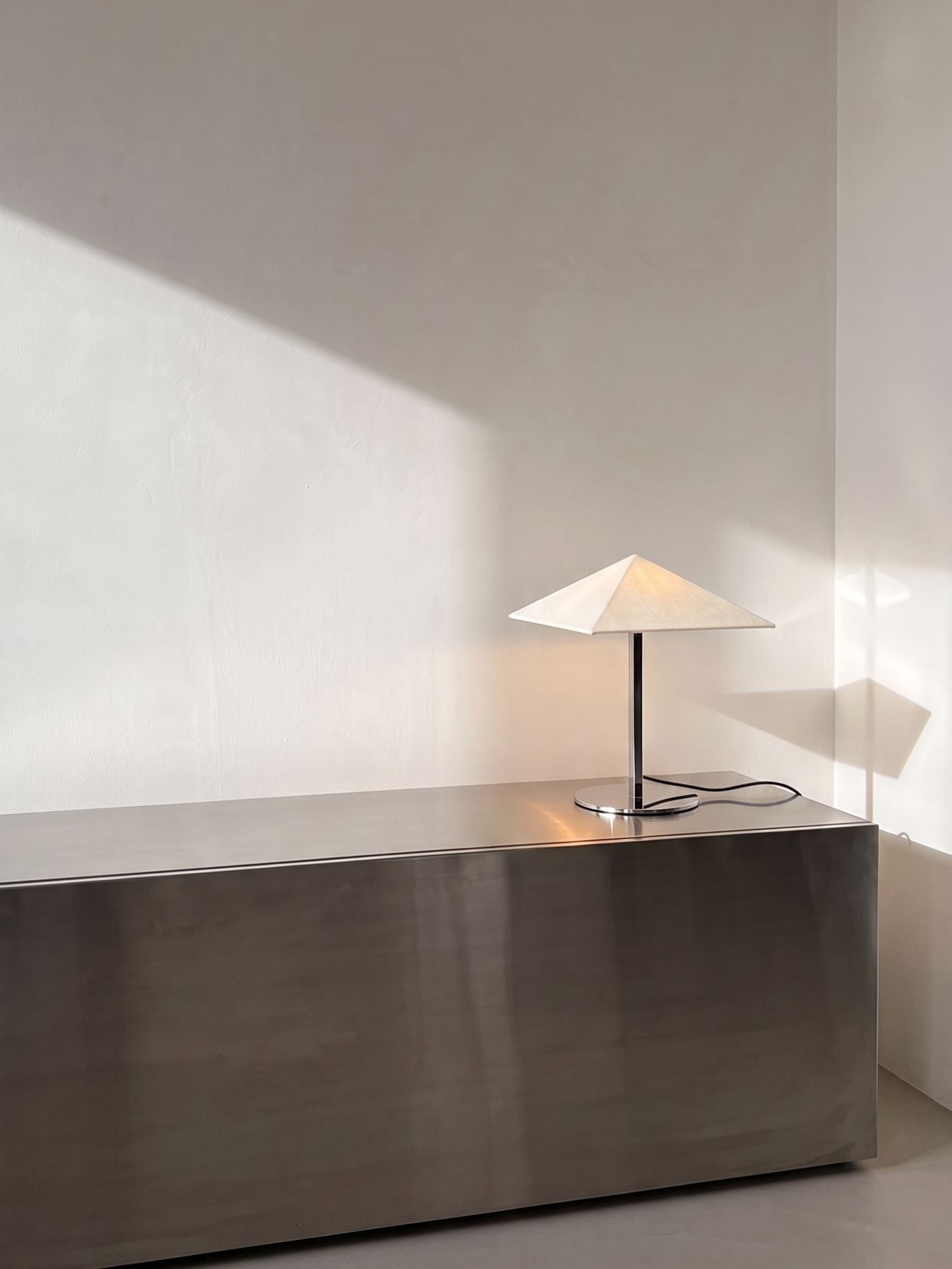 Vela Table Lamp | Chrome & Linen