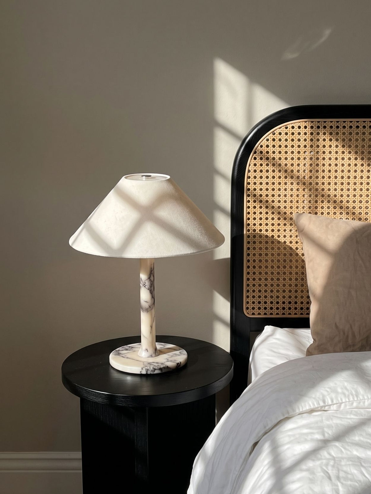 Rossa Tragbare Lampe | Calacatta Viola & Leinen