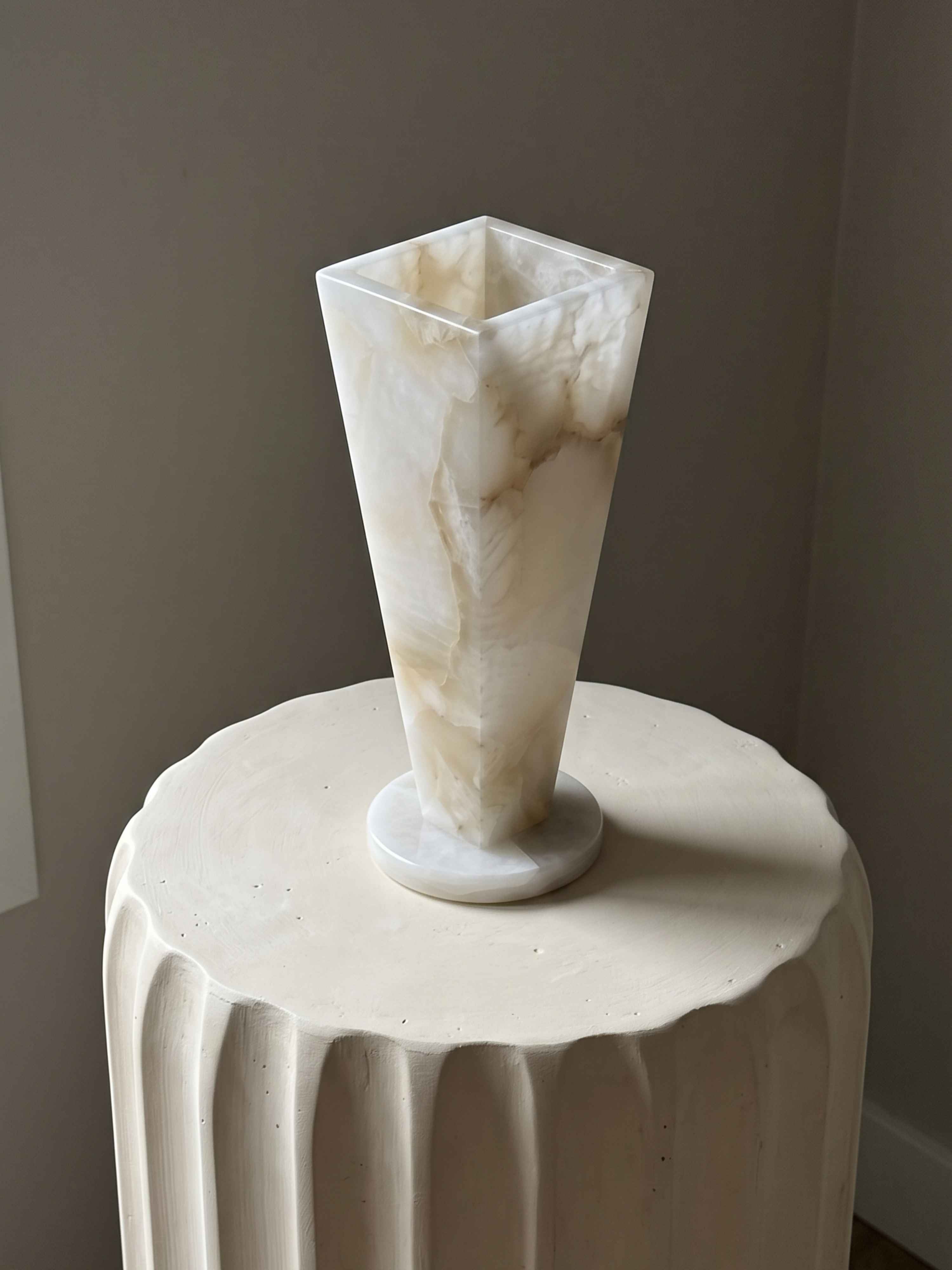 The Elva Vase | Alabaster