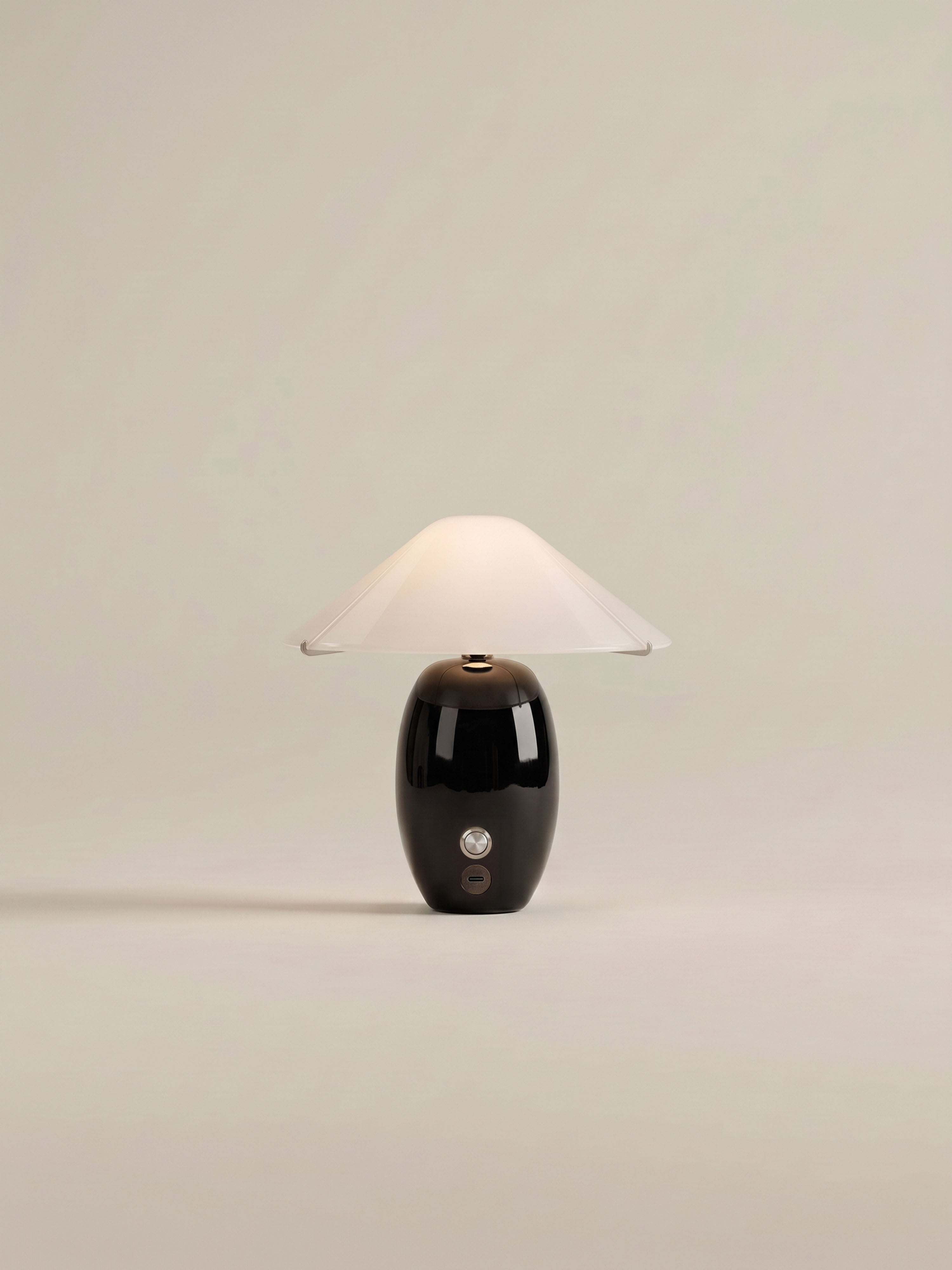 Maríel Portable Lamp | Black Ceramic