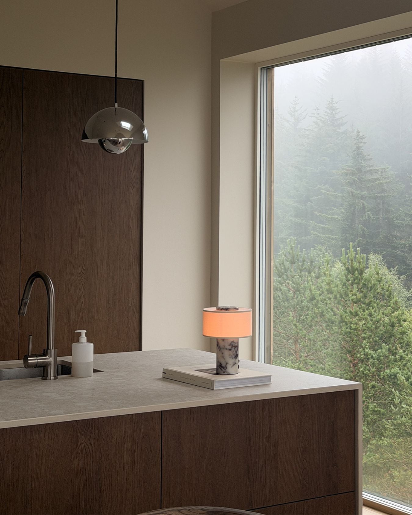 Auríe tragbare Lampe | Calacatta Viola Marmor und Leinen