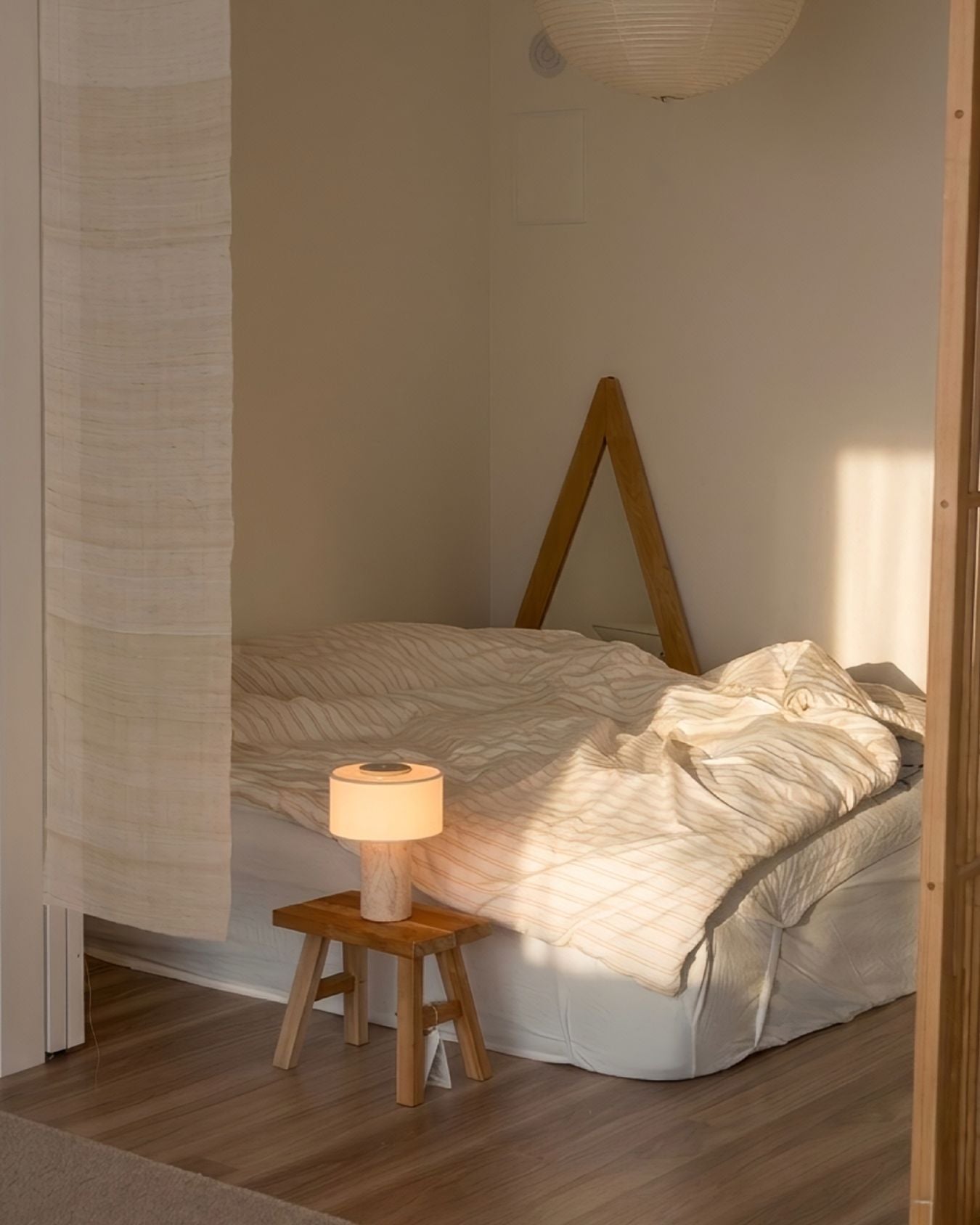 Auríe Tragbare Lampe | Travertinstein & Leinen