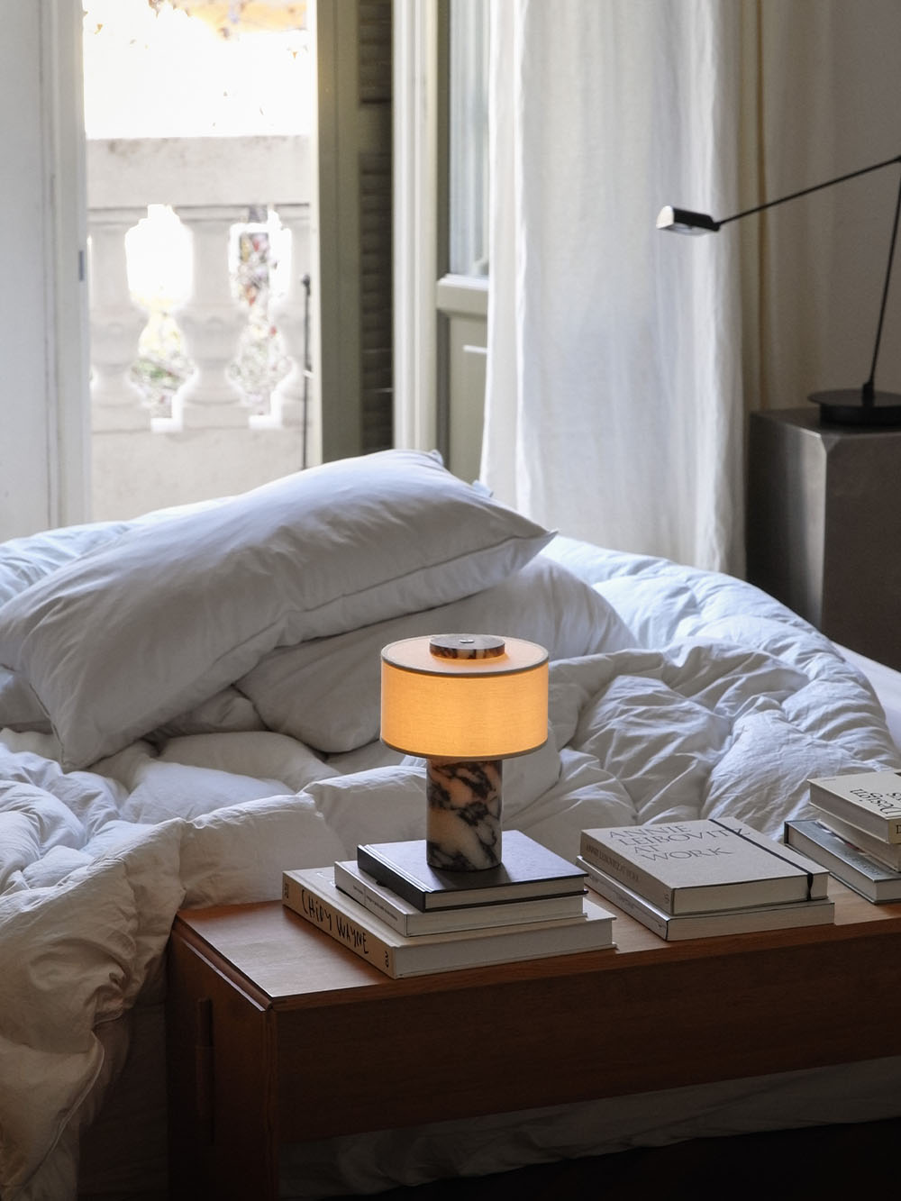 Auríe tragbare Lampe | Calacatta Viola Marmor und Leinen