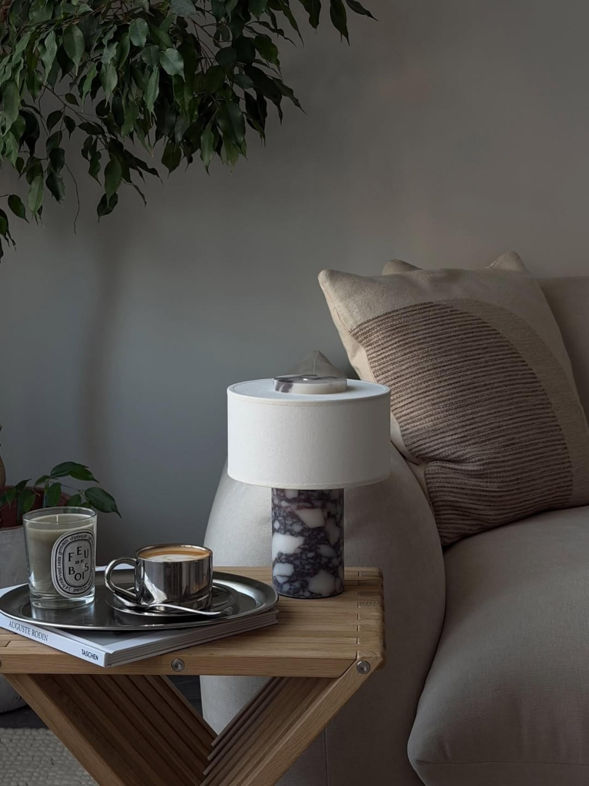 Auríe tragbare Lampe | Calacatta Viola Marmor und Leinen
