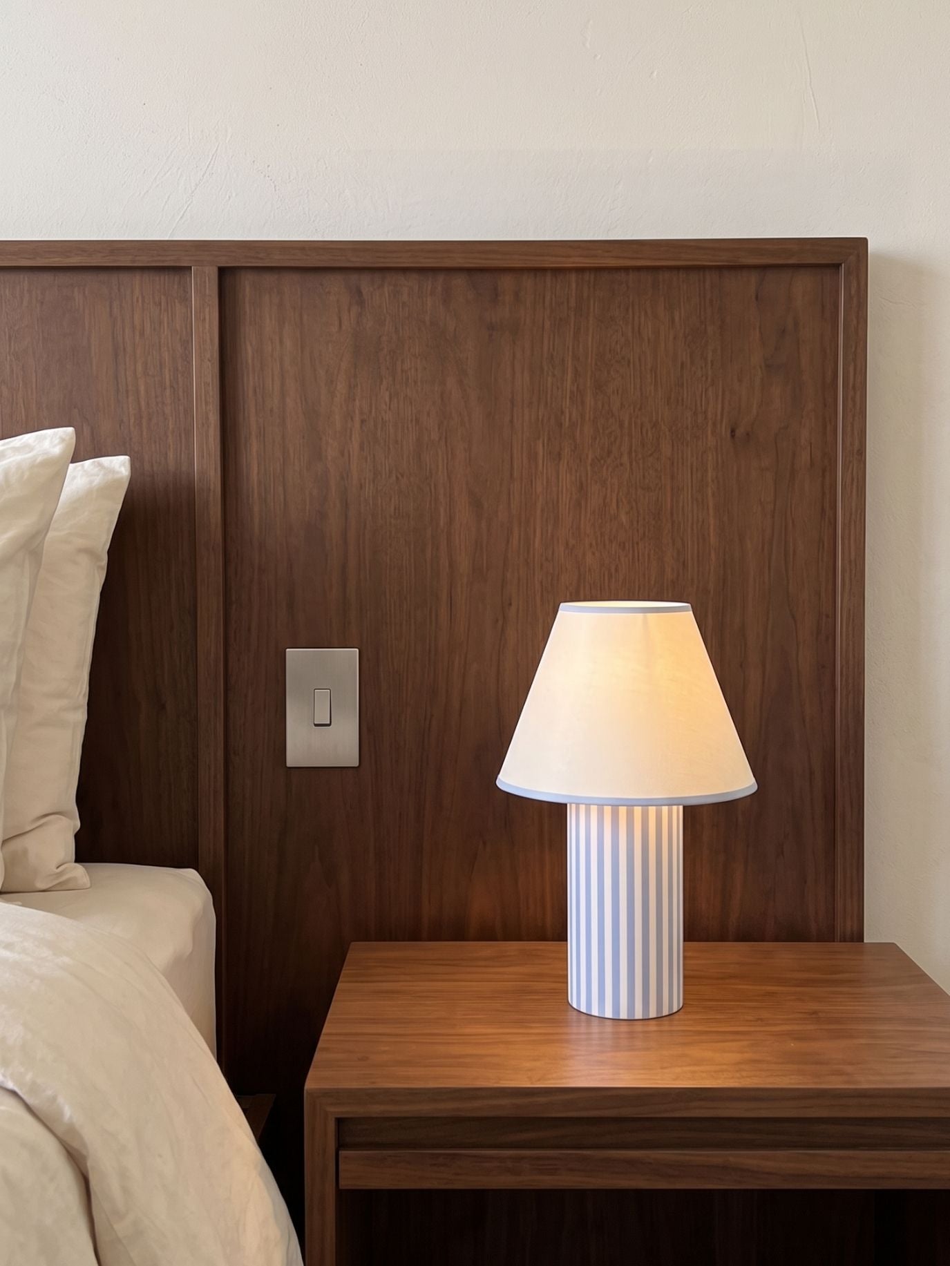 Das Original – Rossa Tragbare Lampe | Calacatta Viola & Leinen