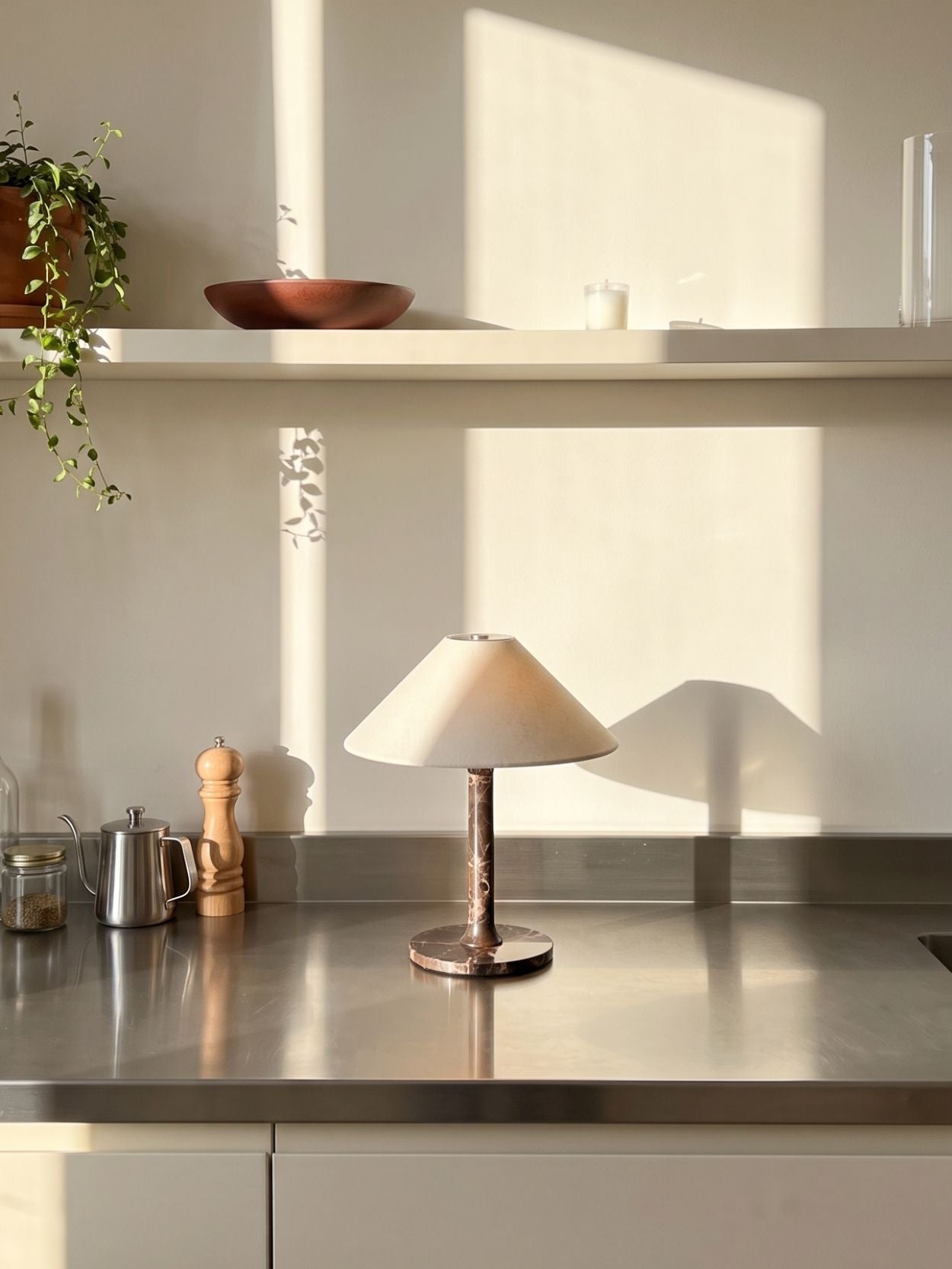Das Original – Rossa Tragbare Lampe | Calacatta Viola & Leinen