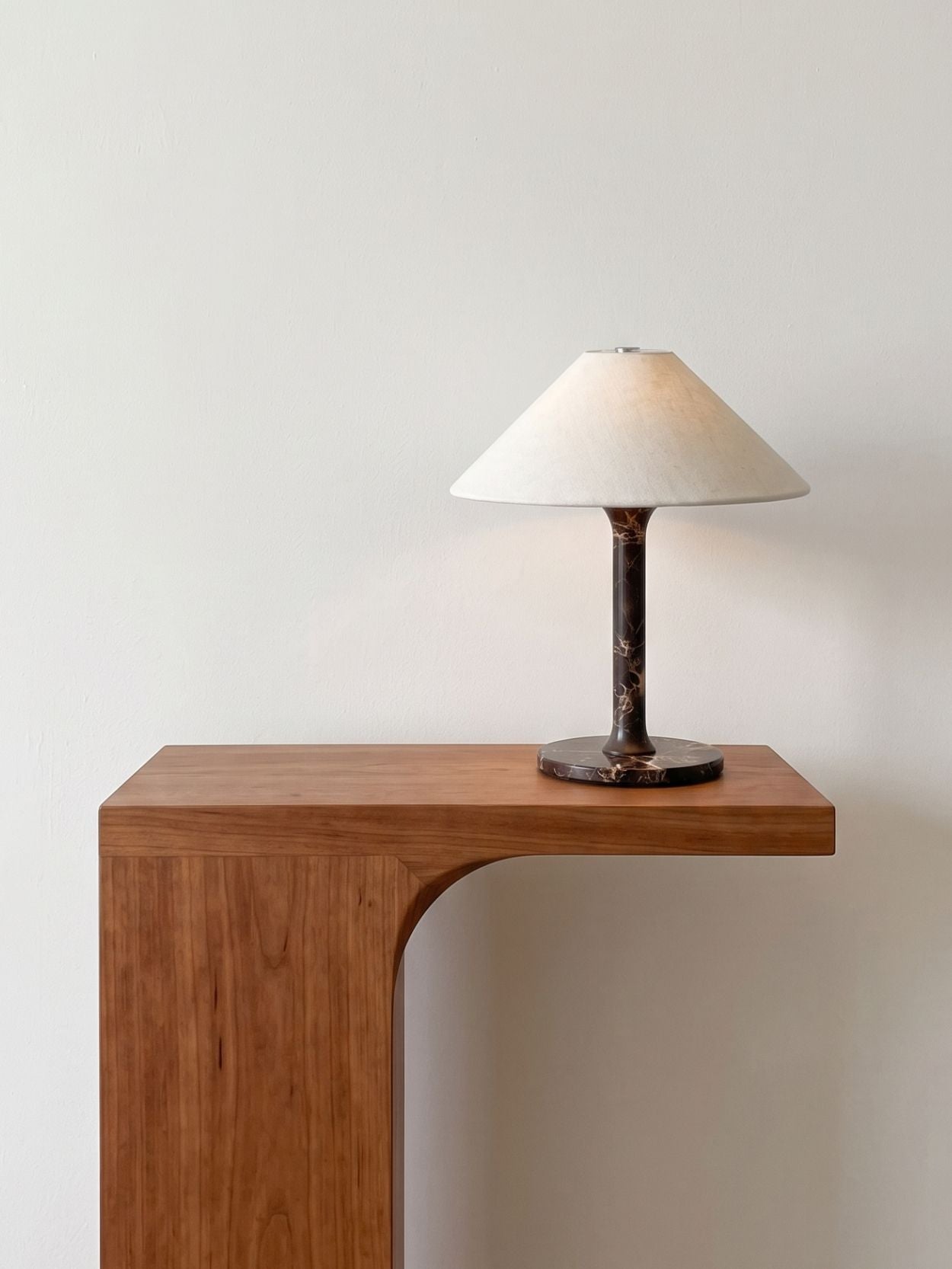 Das Original – Rossa Tragbare Lampe | Calacatta Viola & Leinen