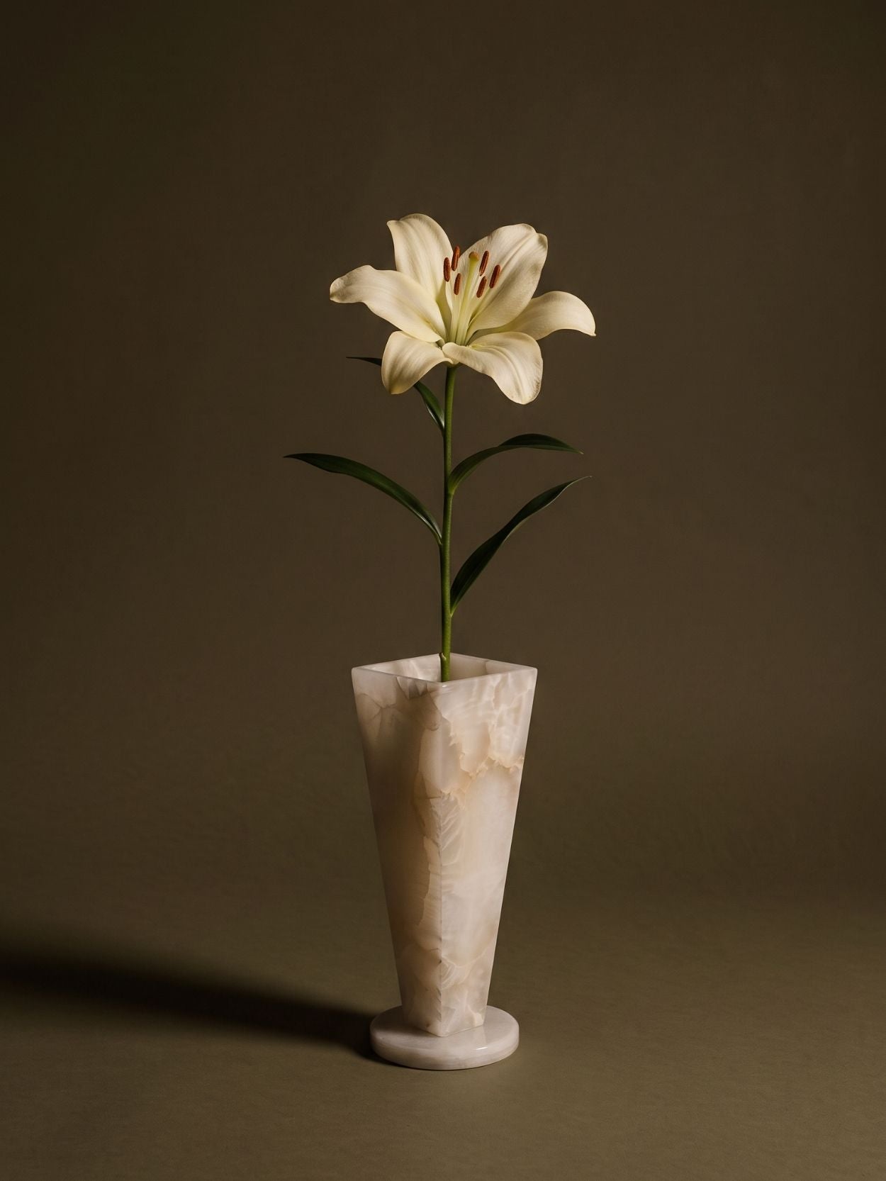 Die Elva Vase | Alabaster