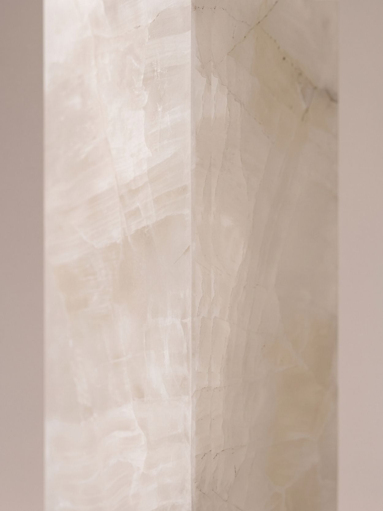 The Eva Vase | Alabaster