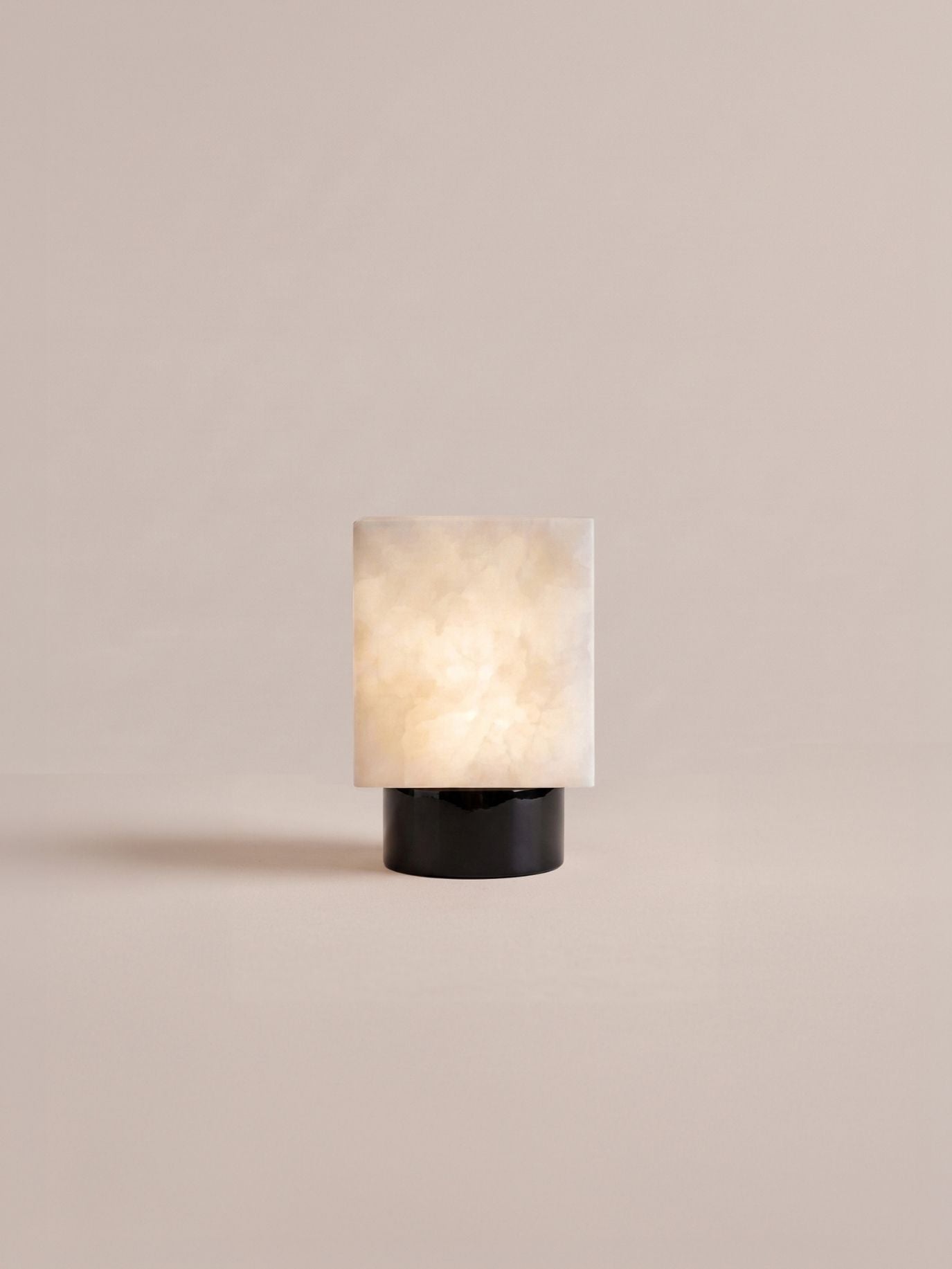Forma Mini Tragbare Lampe | Alabaster & Klavierlack Schwarz