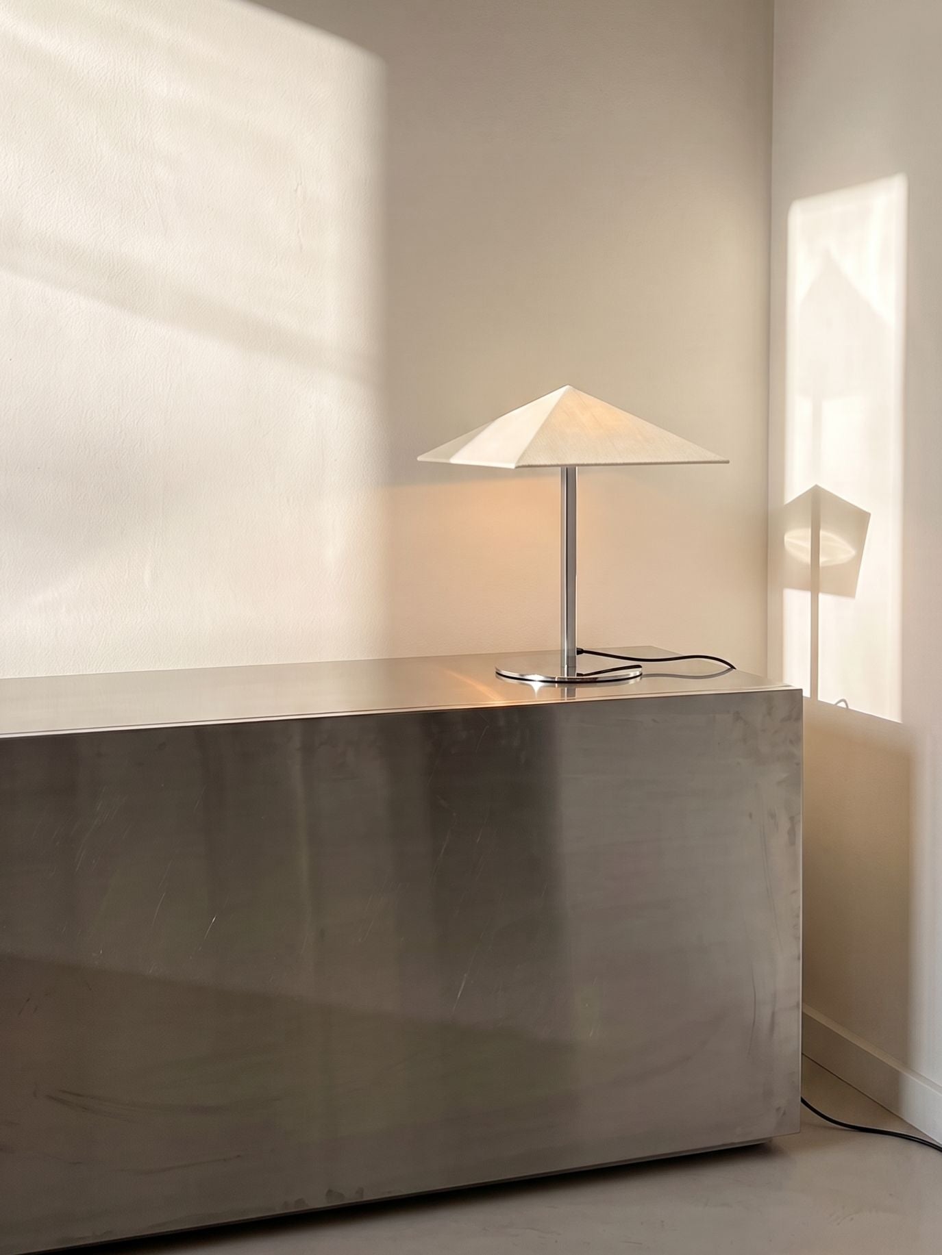 Vela Table Lamp | Chrome & Linen