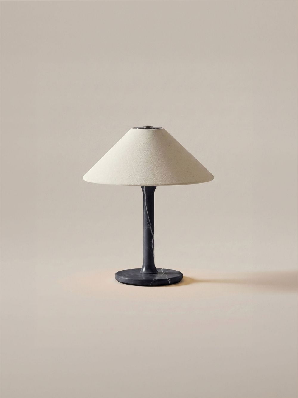 Das Original – Rossa Tragbare Lampe | Calacatta Viola & Leinen