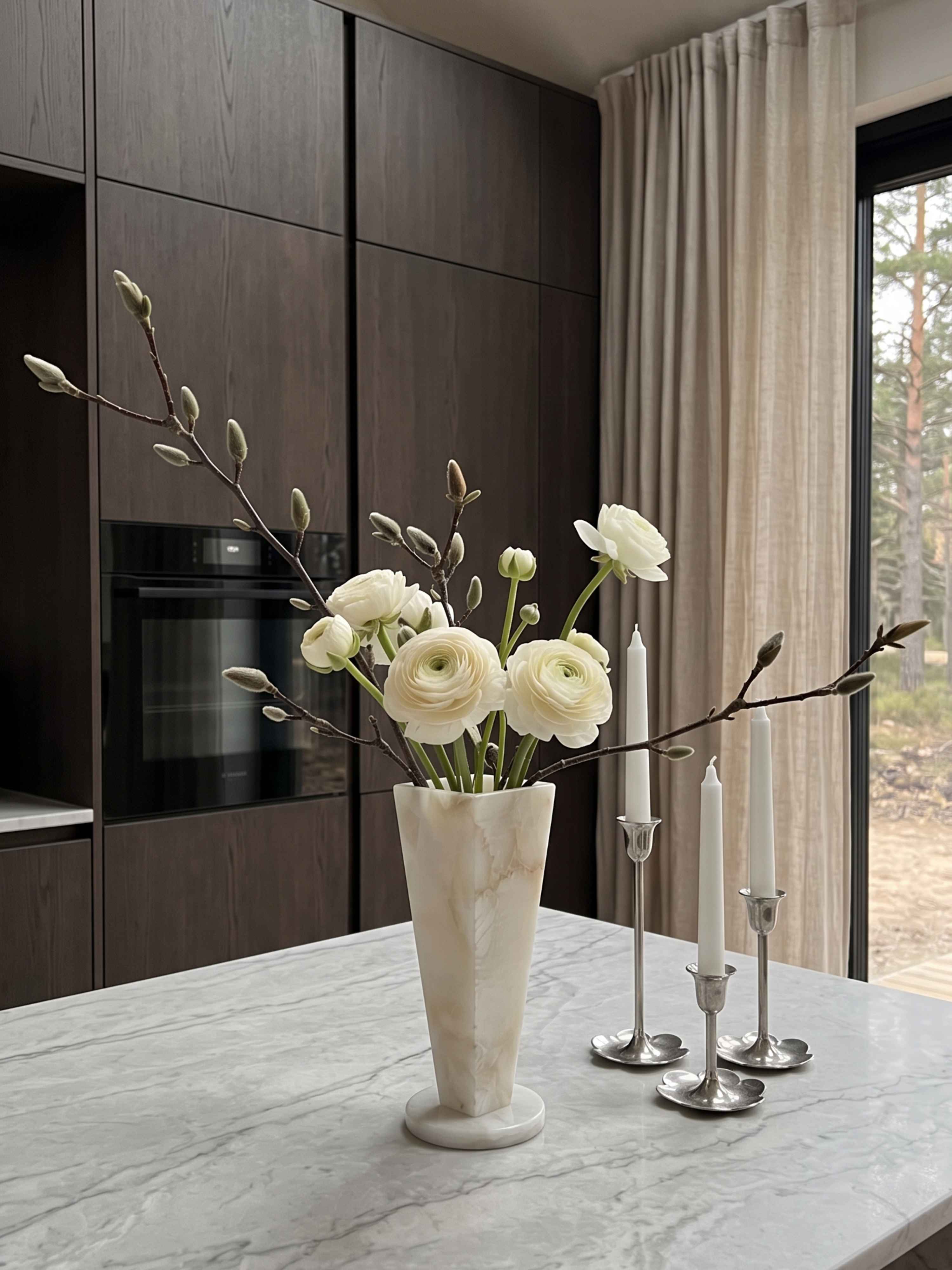 The Elva Vase | Alabaster